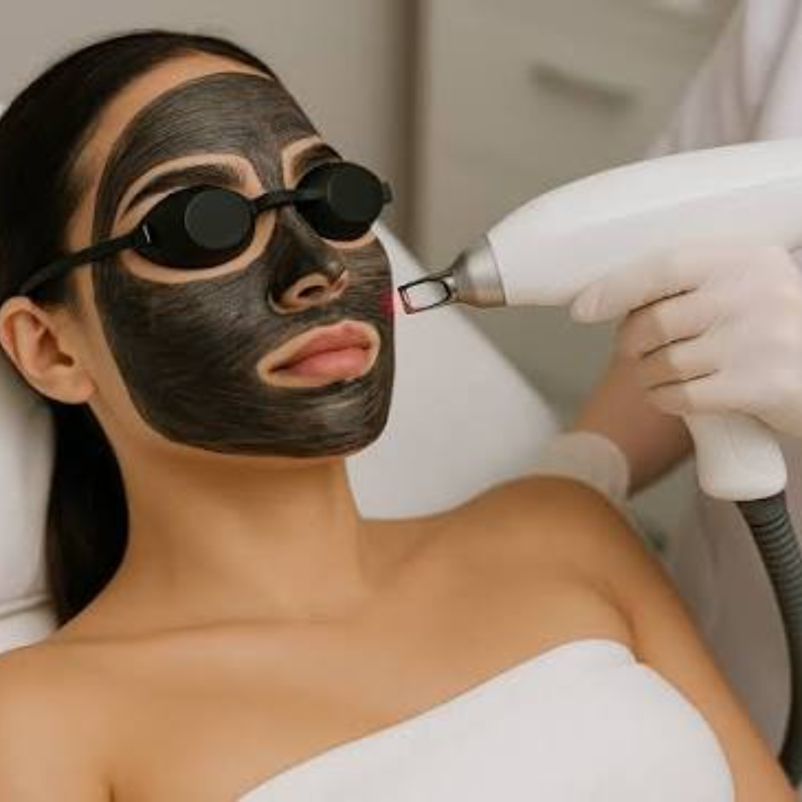 Face Laser Treatment + Professional Deep Cleansing Session - Amoraline